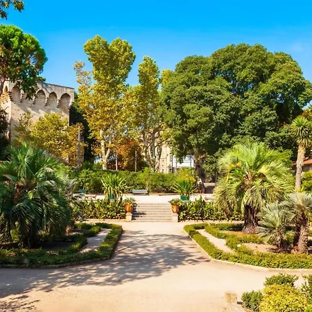 Le Triompha Proche Arc De Triomphe Montpellier